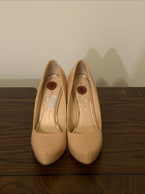 Jessica Simpson Nude Patent Pointed Toe Pumps